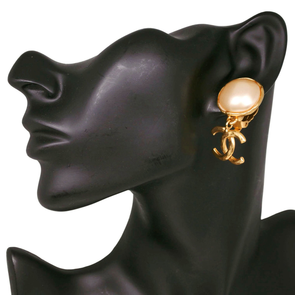 CHANEL Earrings - Picture 2 of 5